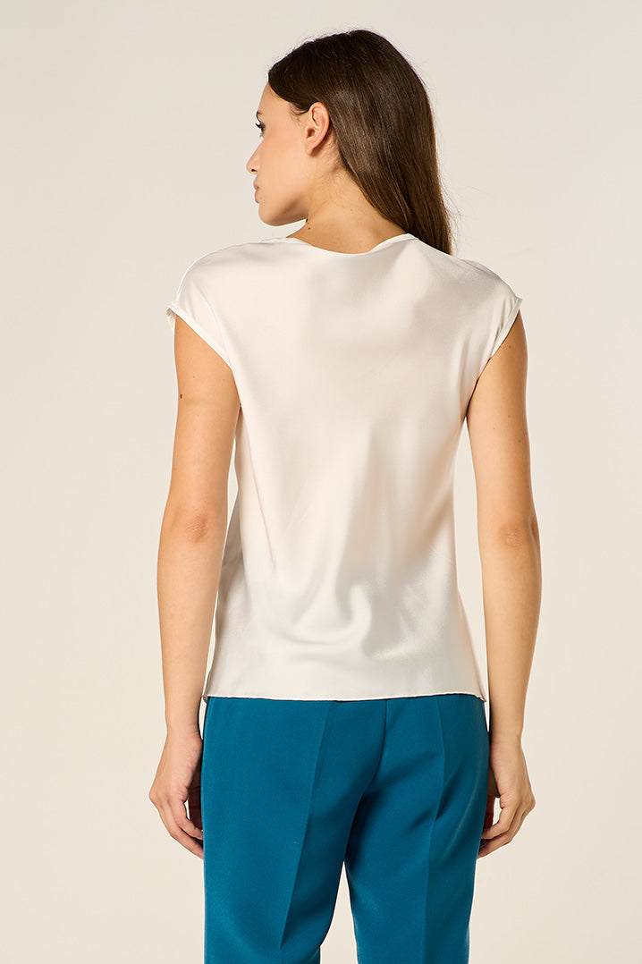 Blusa in satin scollo a V