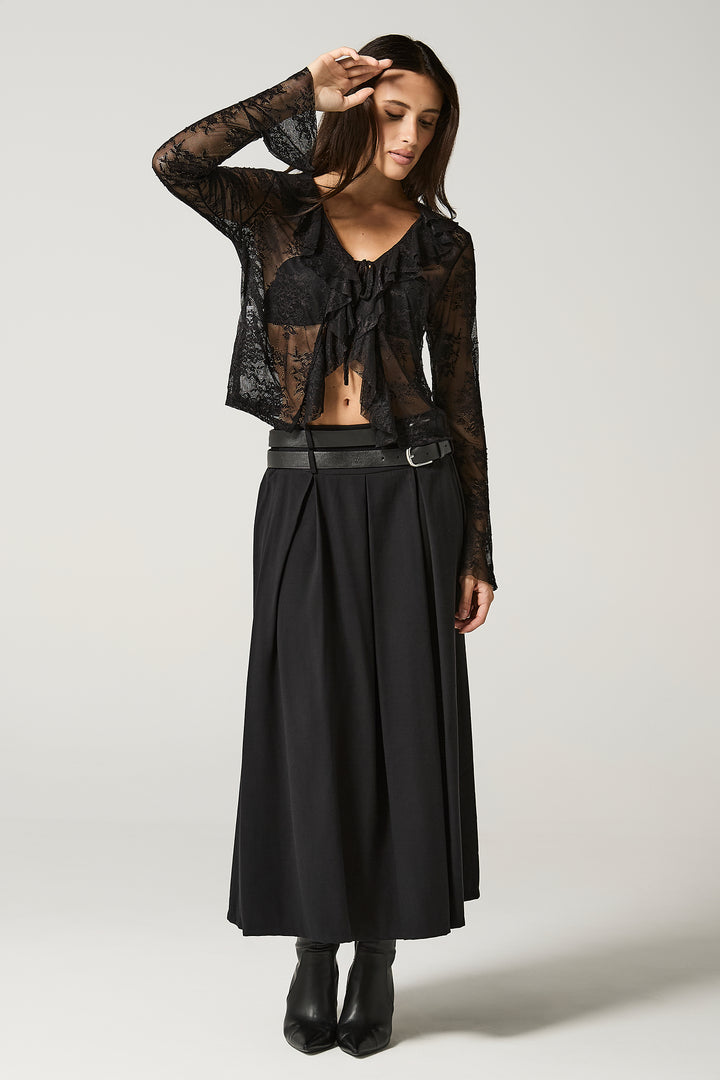 Maglia aperta in pizzo con volant sullo scollo