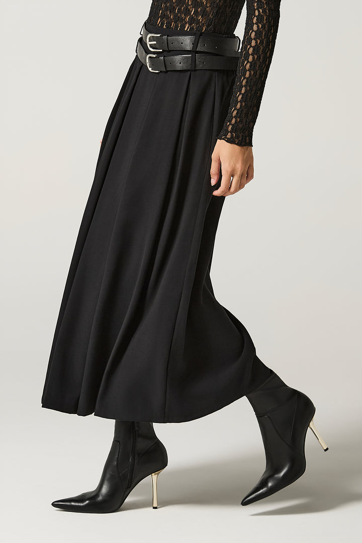 Gonna a ruota con pieghe e cinta doppia