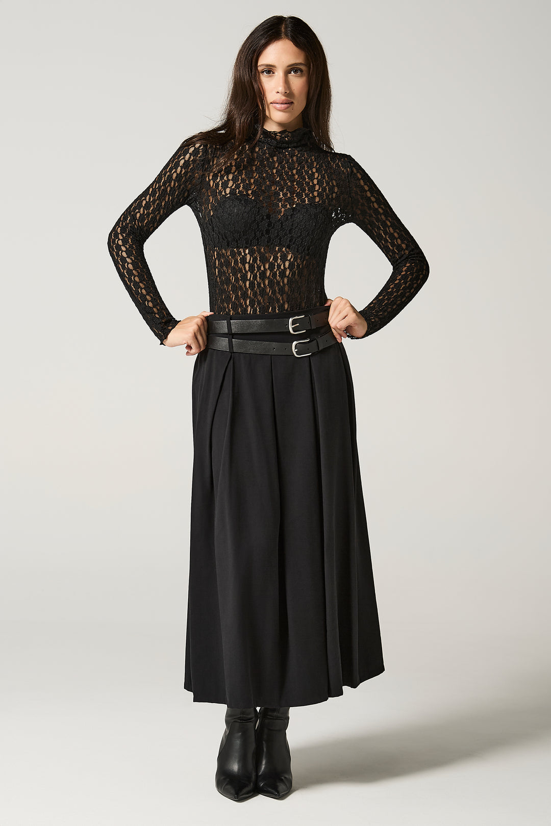 Gonna a ruota con pieghe e cinta doppia