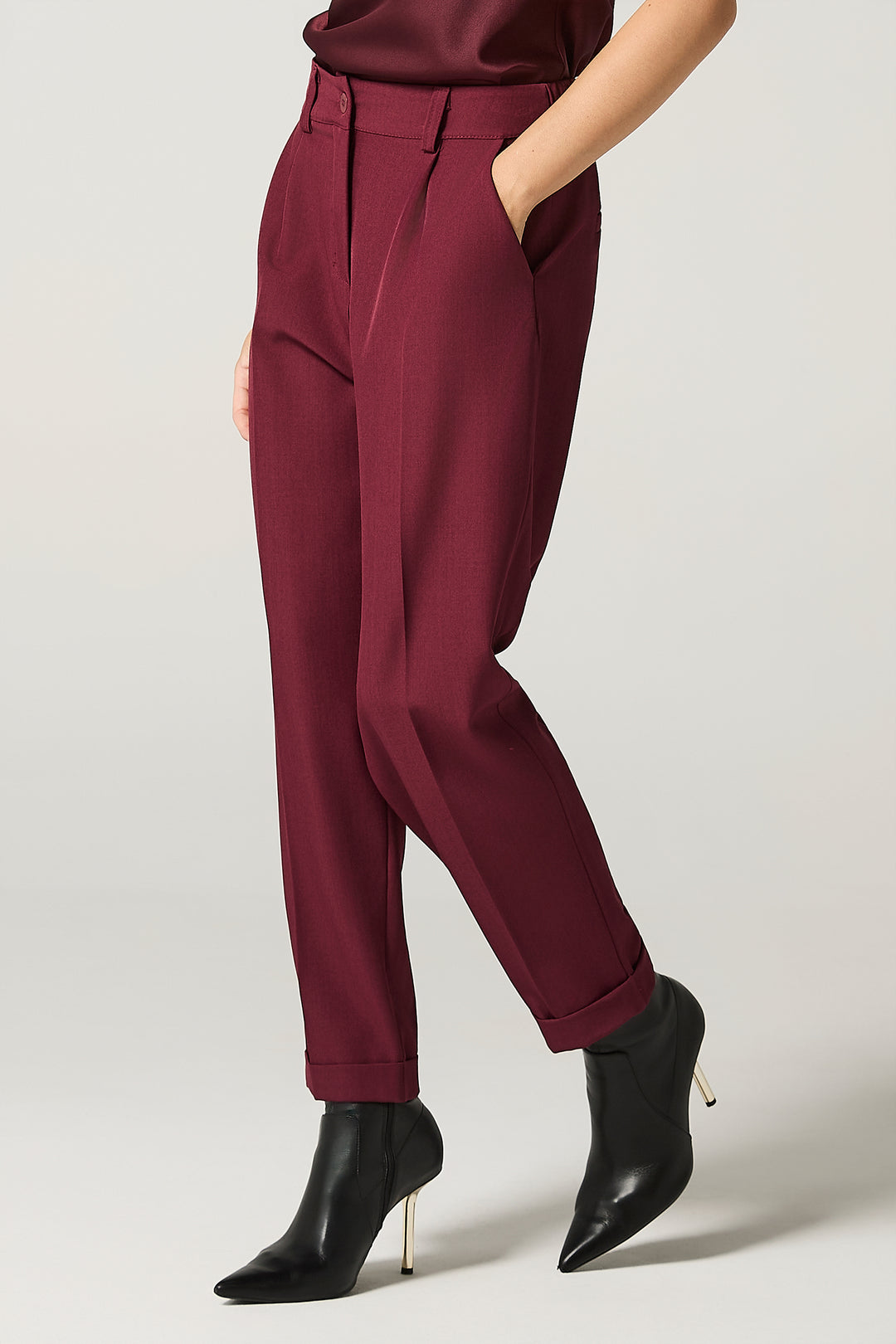 Pantalone chino con risvolto al fondo