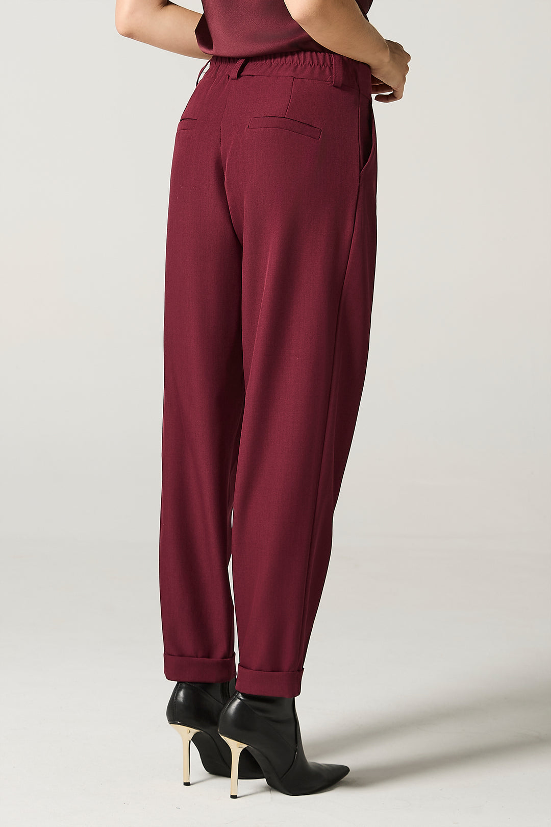 Pantalone chino con risvolto al fondo