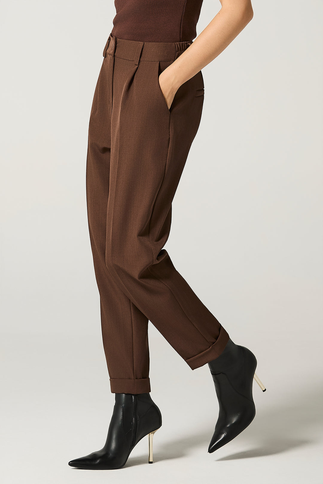 Pantalone chino con risvolto al fondo