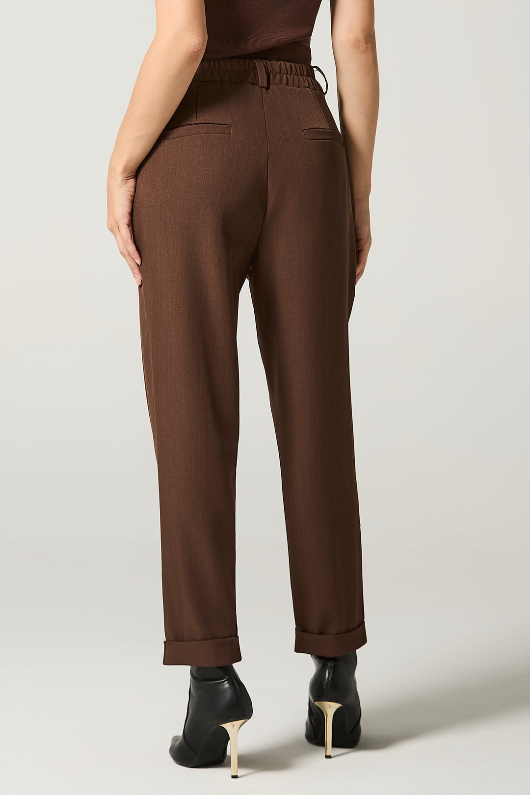 Pantalone chino con risvolto al fondo