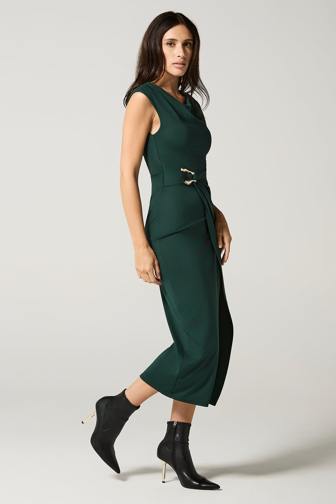 Abito con fibbia gioiello