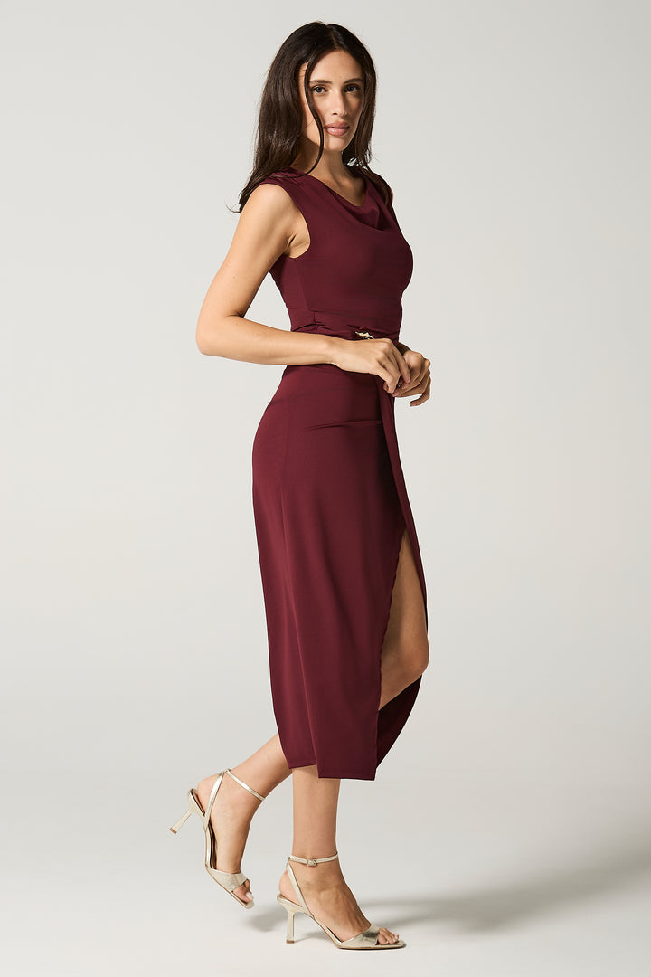 Abito con fibbia gioiello