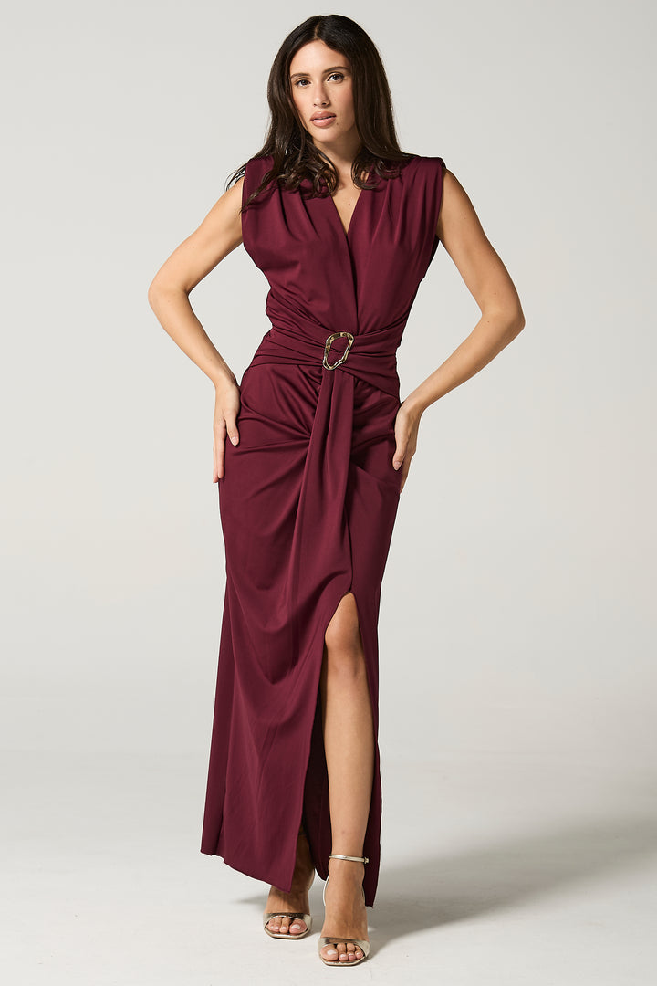 Abito lungo con drappeggi e fibbia gioiello