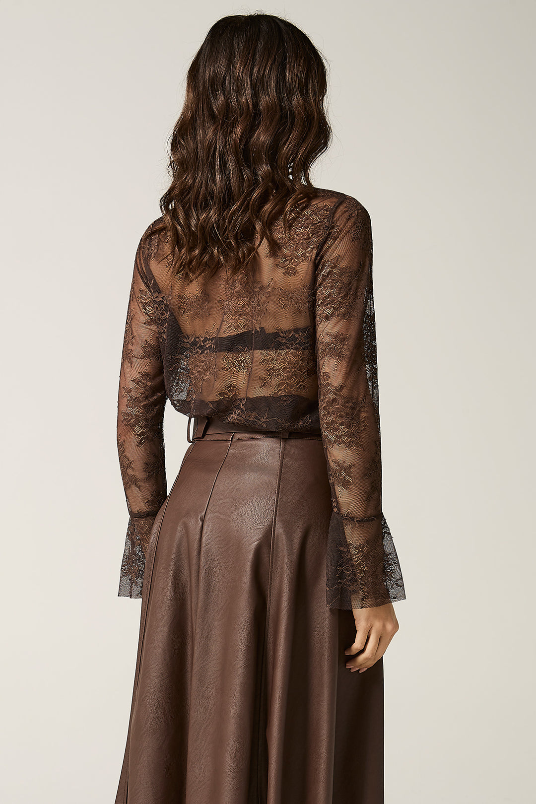 Maglia in pizzo con polso a campana