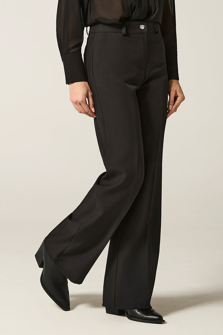 Pantalone chino gamba flare