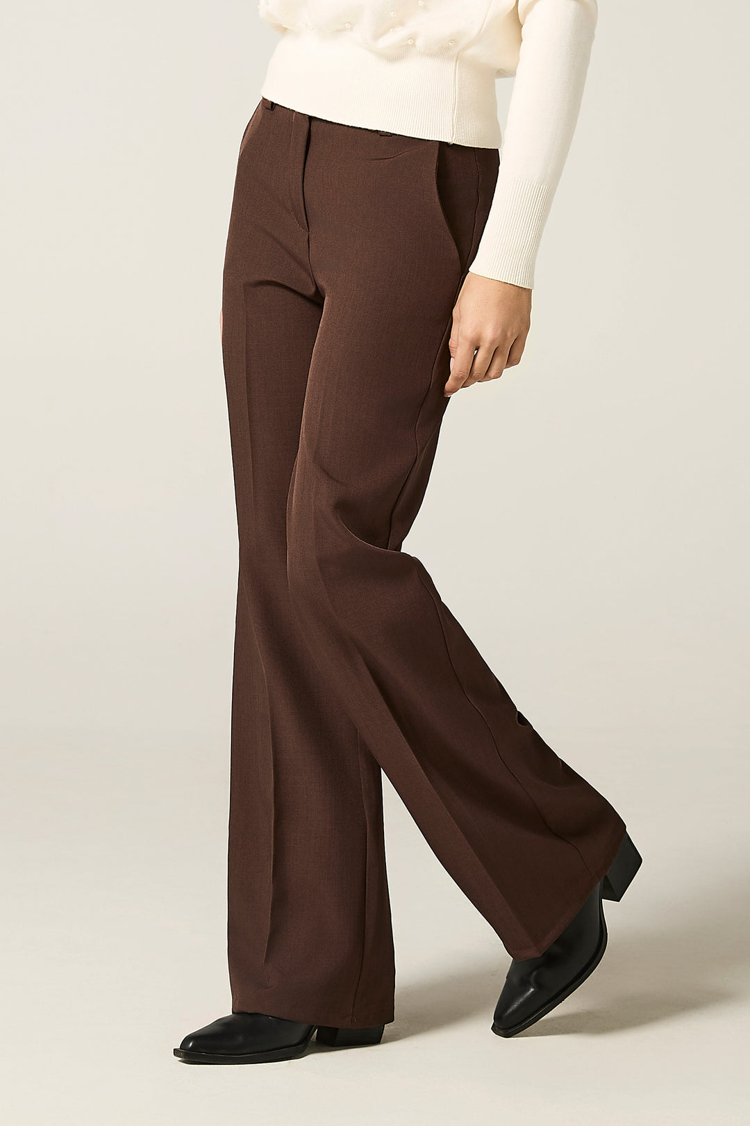 Pantalone chino gamba flare