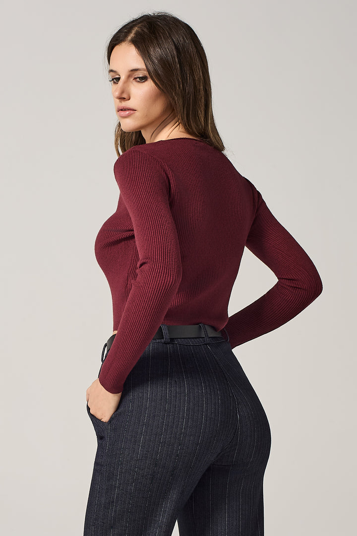 Maglia scollo a V con bordi a ondine