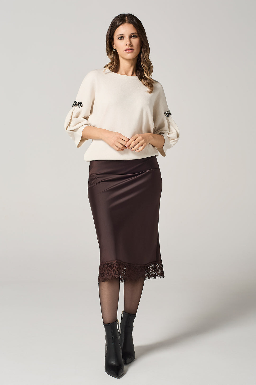 Gonna in satin con bordo in pizzo