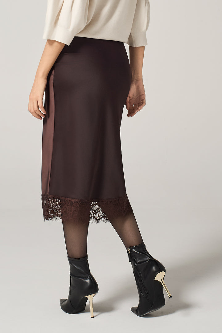 Gonna in satin con bordo in pizzo