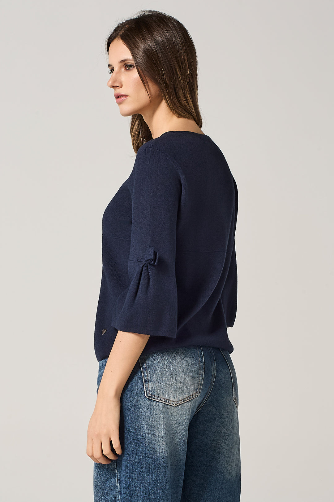 Cardigan con manica a campana e fiocco