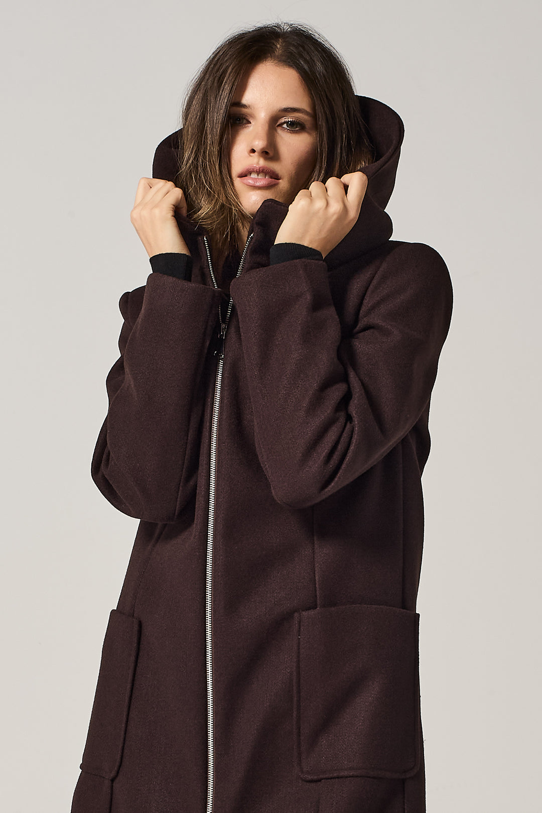 Cappotto midi in panno con cappuccio