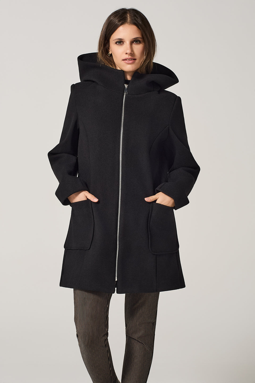 Cappotto midi in panno con cappuccio