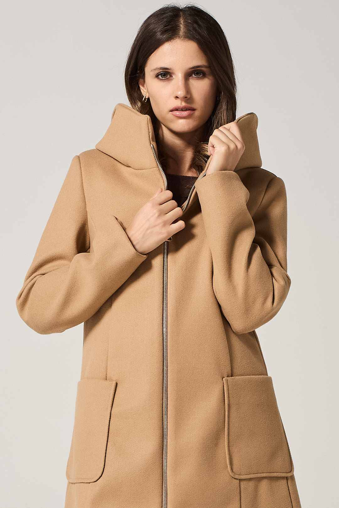 Cappotto midi in panno con cappuccio