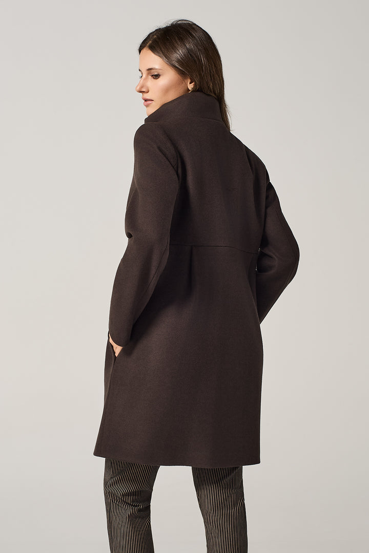 Cappotto in panno con ganci in metallo