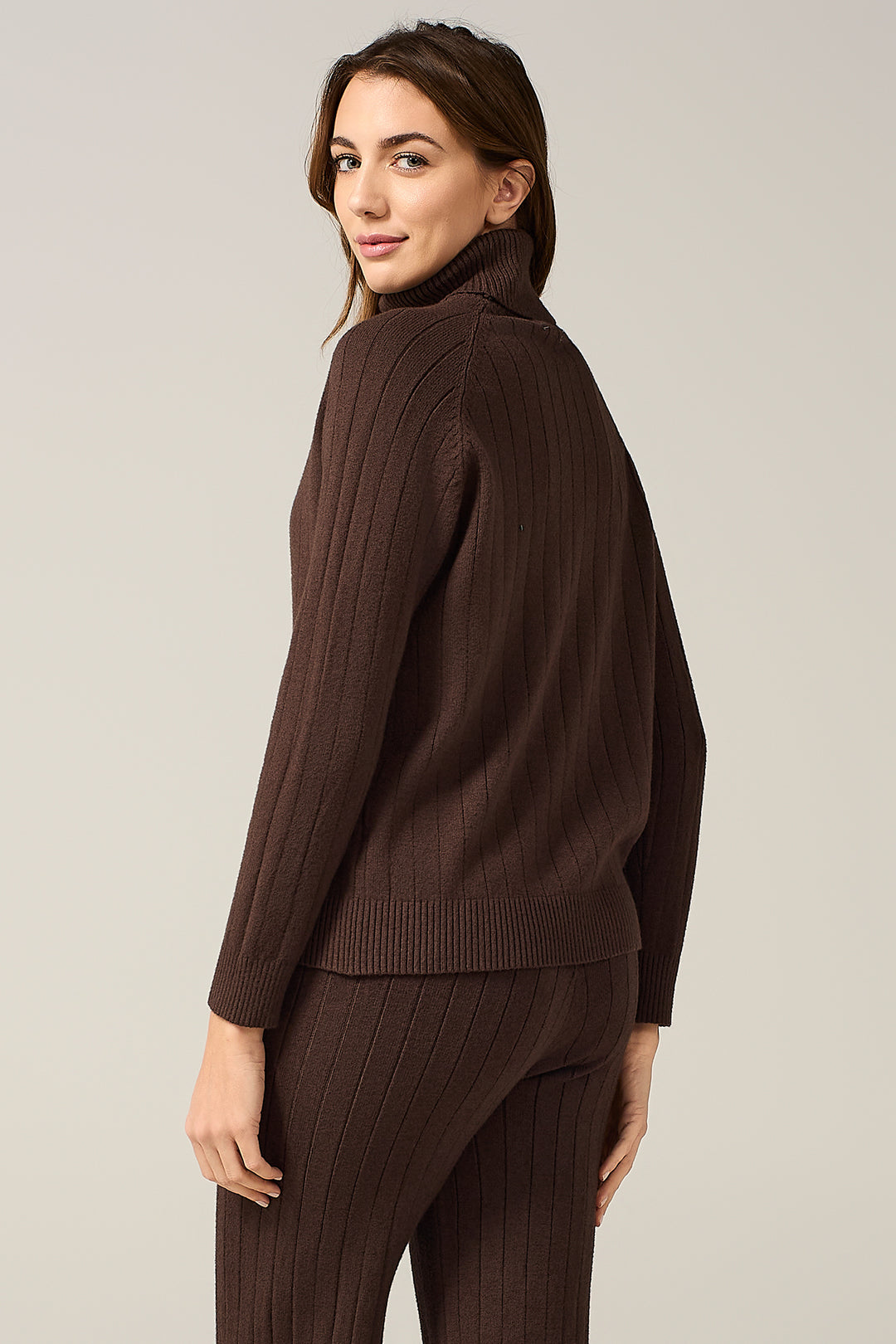 Maglia dolcevita a coste larghe