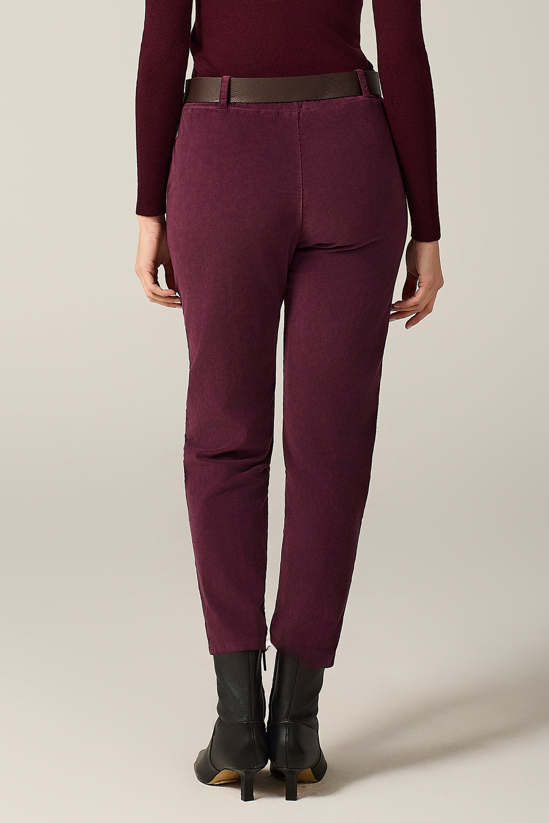 Pantalone chino in millerighe di velluto stretch