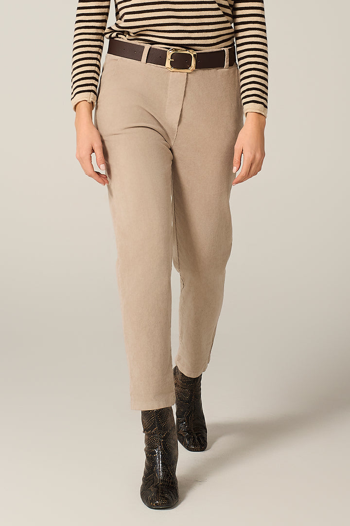 Pantalone chino in millerighe di velluto stretch