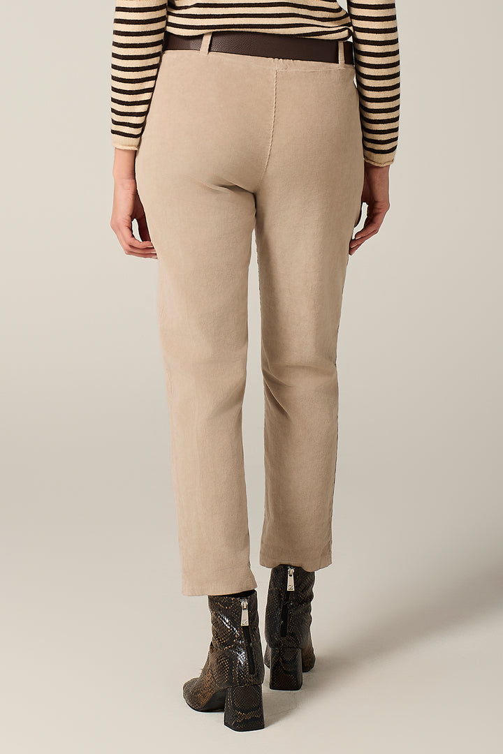 Pantalone chino in millerighe di velluto stretch