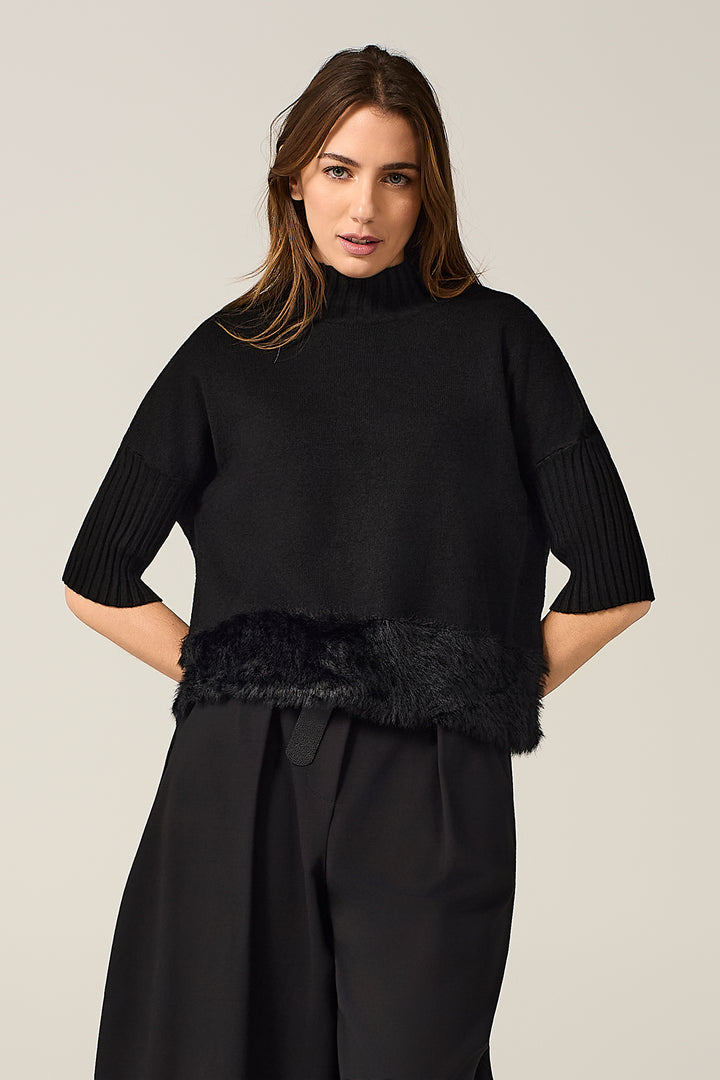 Maglia dolcevita con bordo effetto pelliccia