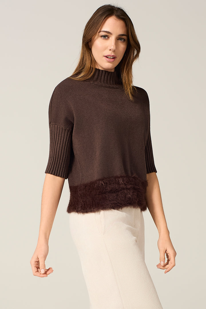 Maglia dolcevita con bordo effetto pelliccia