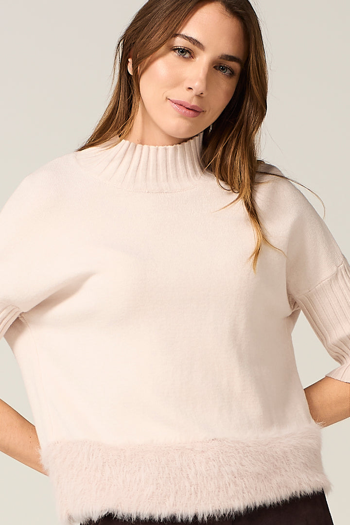 Maglia dolcevita con bordo effetto pelliccia