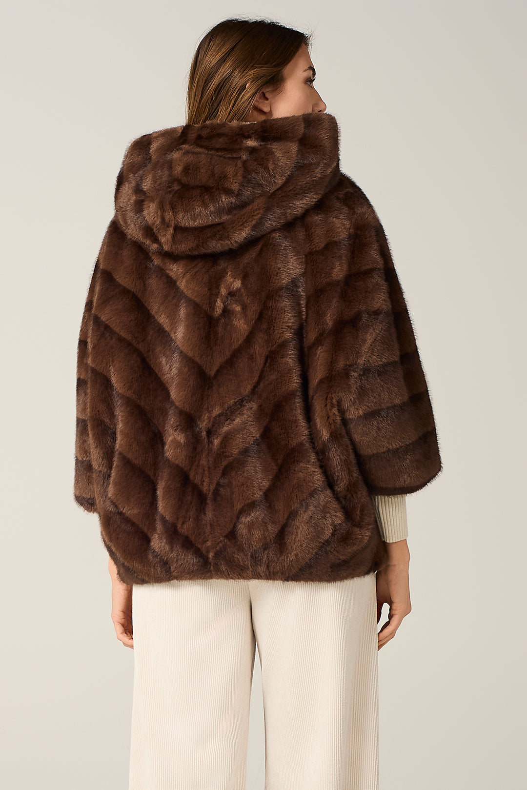 Giaccone con cappuccio in ecopelliccia