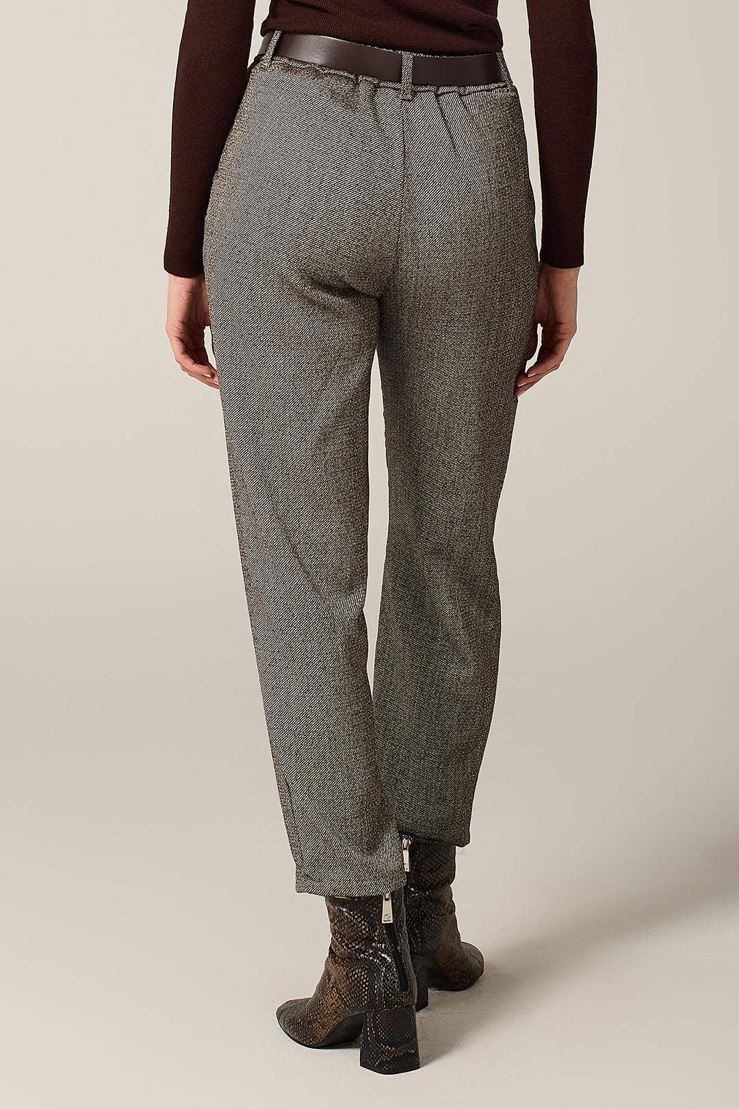 Pantalone chino in tessuto diagonale puntinato