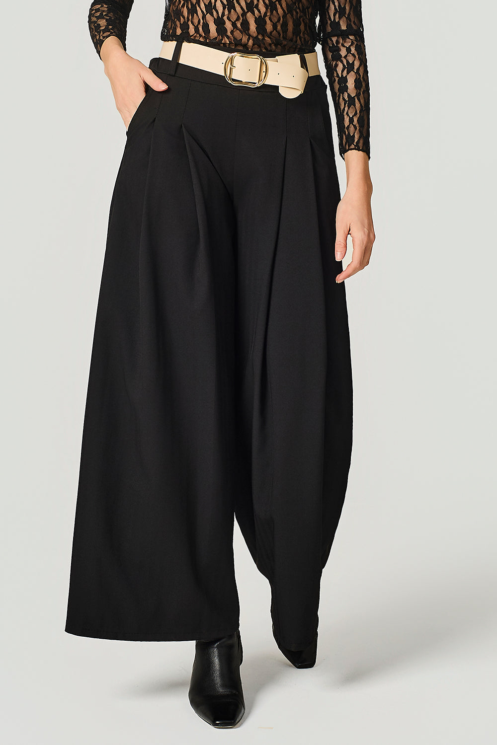 Pantalone over con pinces e cinta