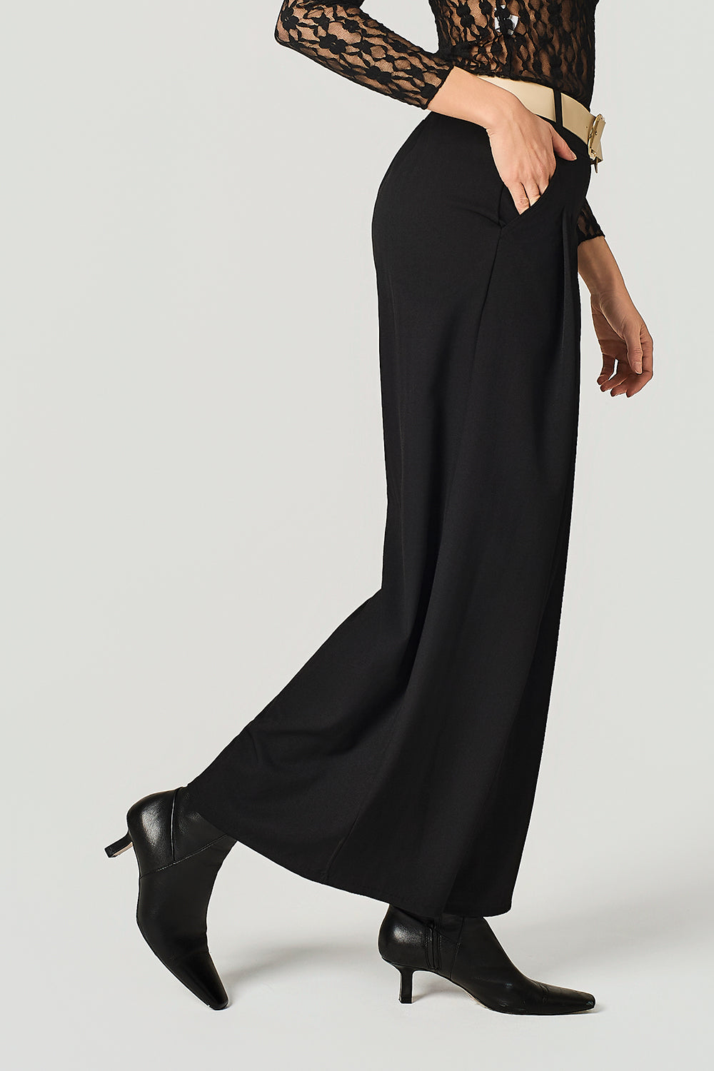 Pantalone over con pinces e cinta