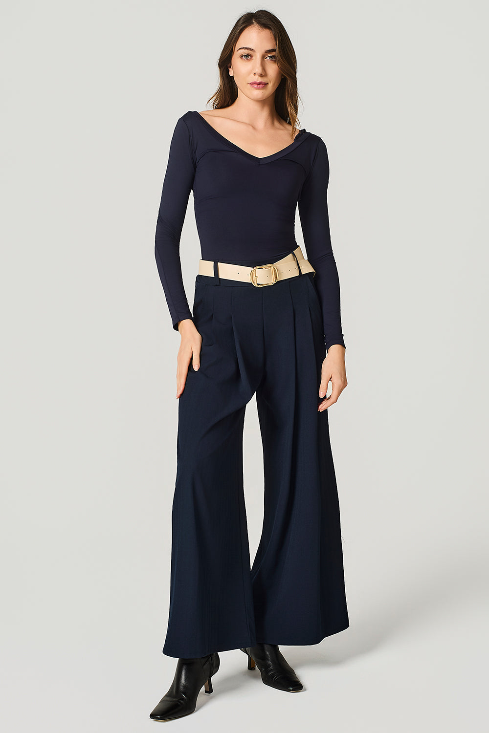 Pantalone over con pinces e cinta