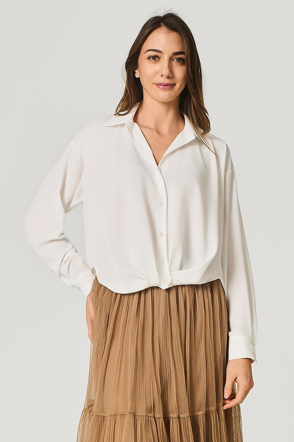 Camicia in satin con nodo incrociato