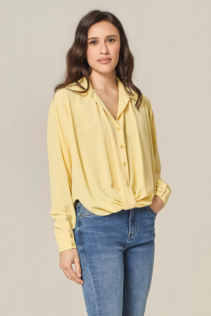 Camicia in satin con nodo incrociato
