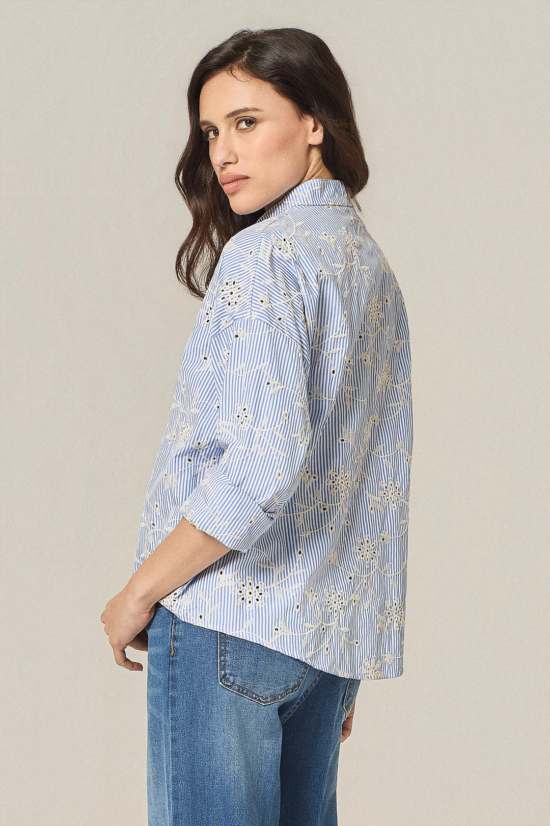 Camicia millerighe con ricami sangallo