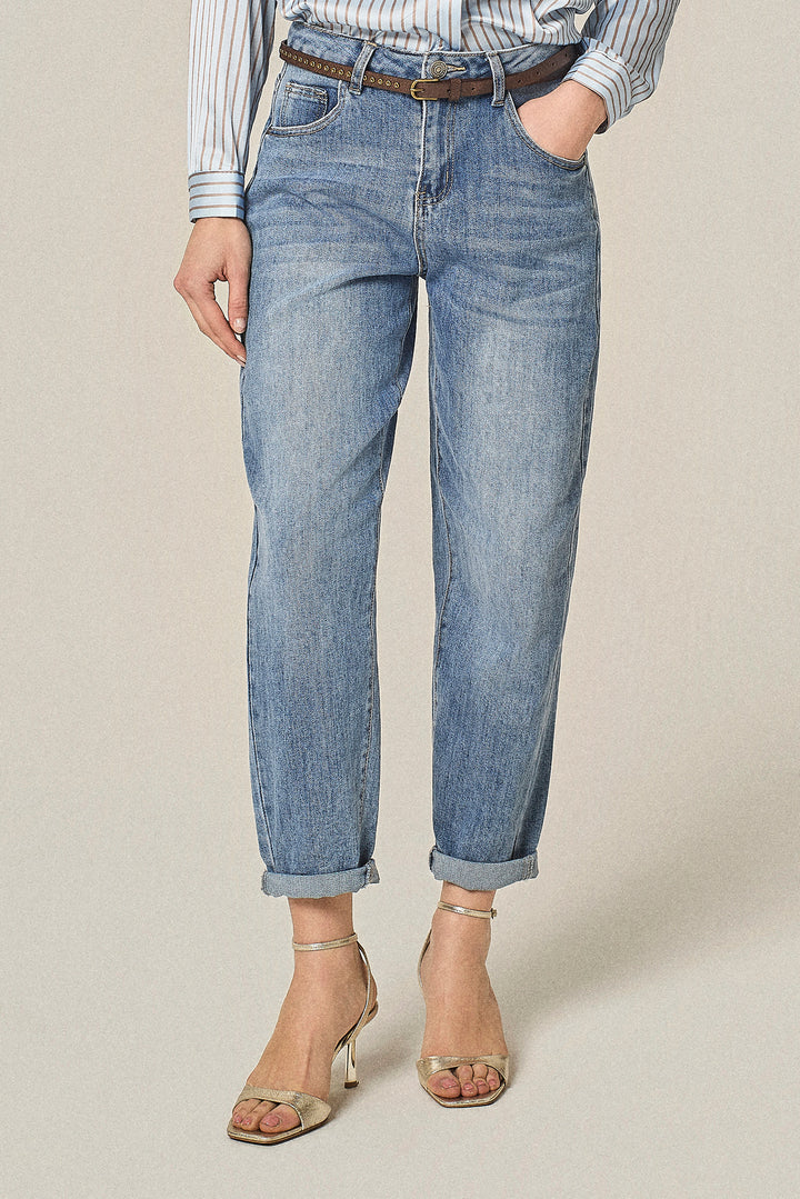 Jeans carrot con cinta