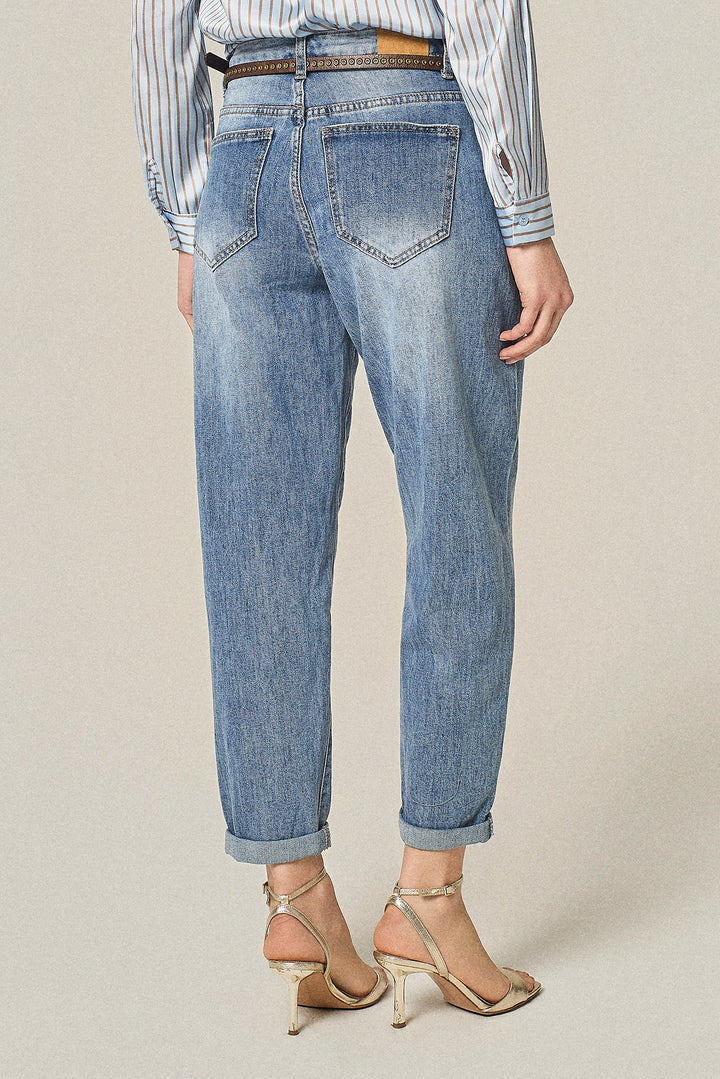 Jeans carrot con cinta