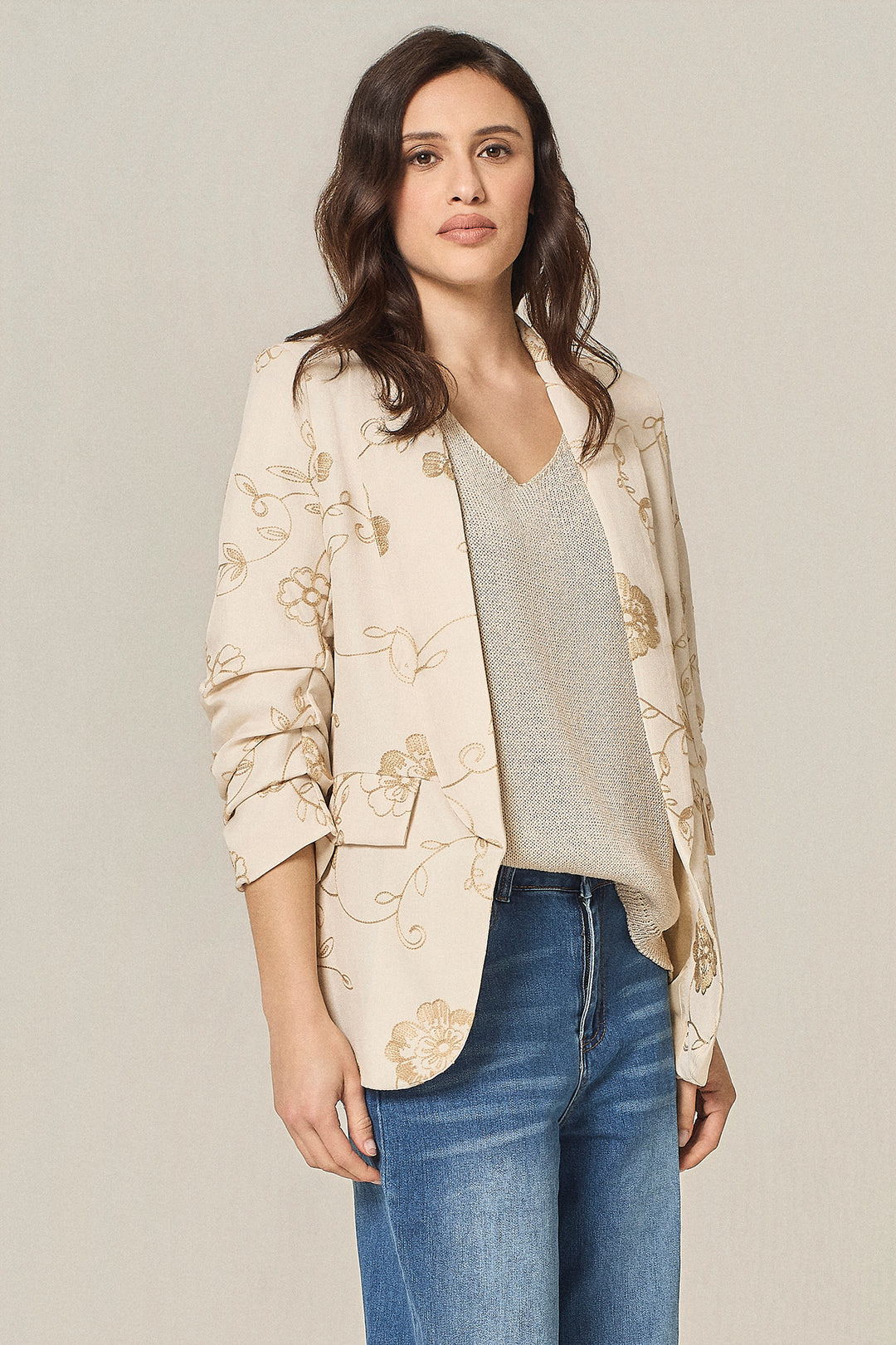 Blazer aperto con ricami floreali