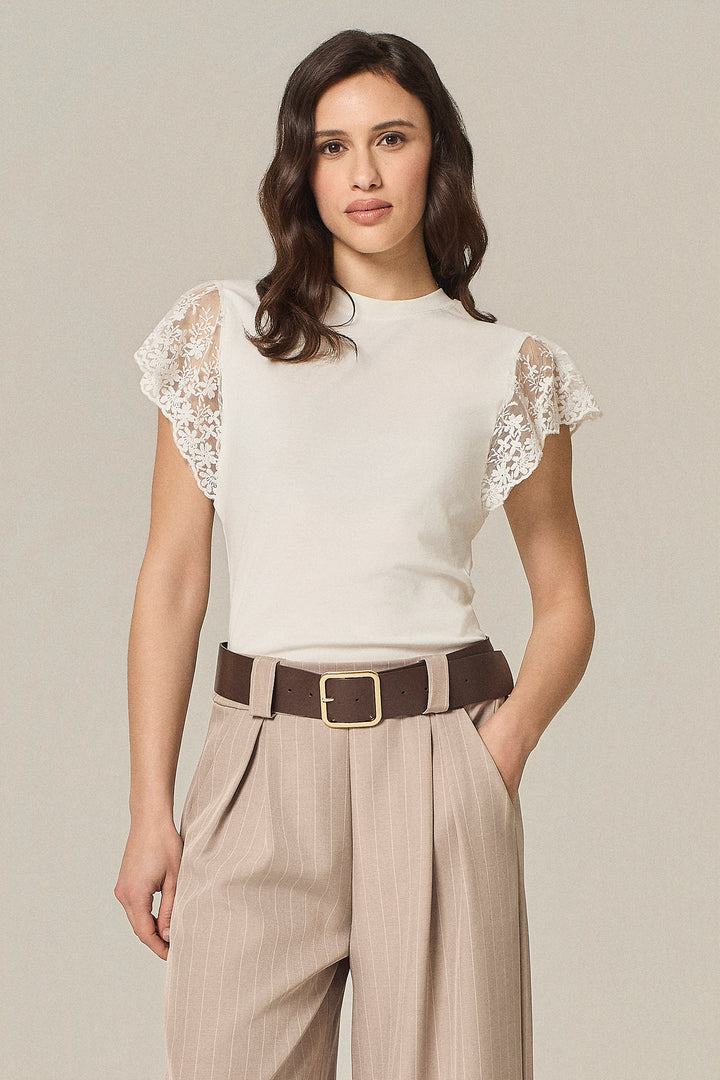 T-shirt con maniche volant in pizzo