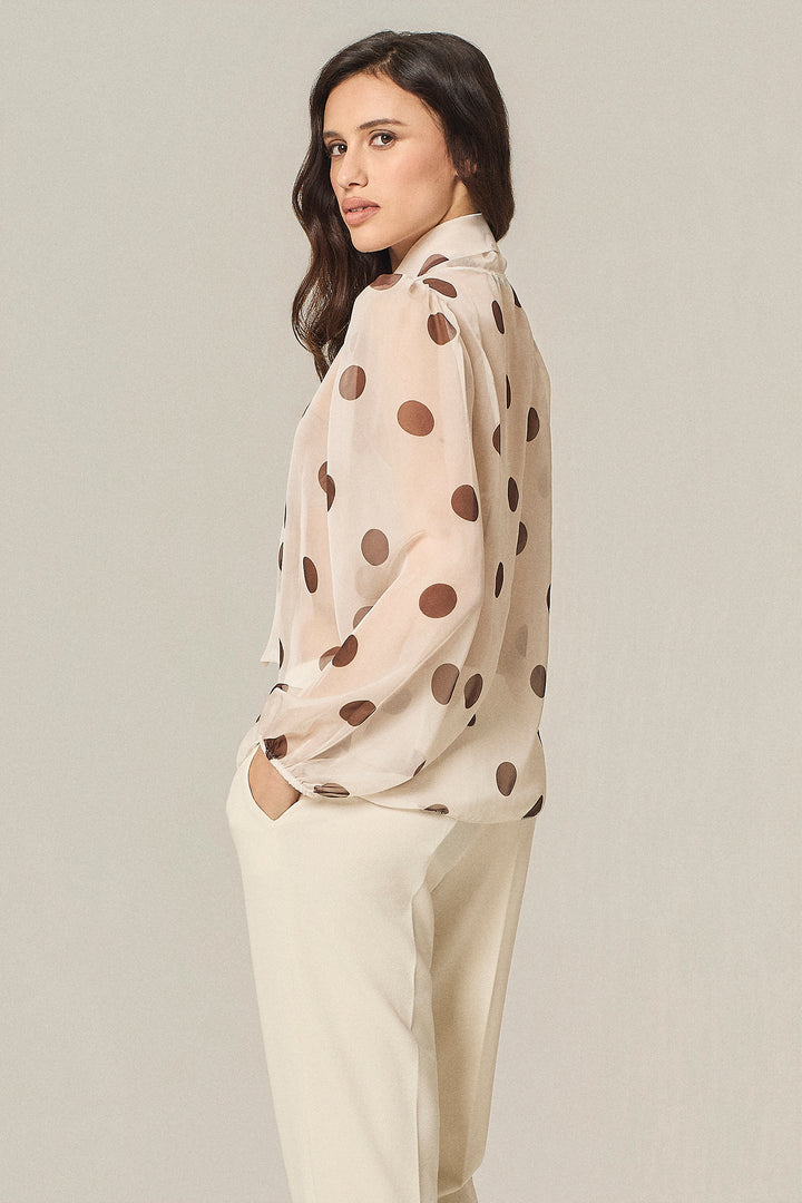Blusa a pois con motivo a cravatta
