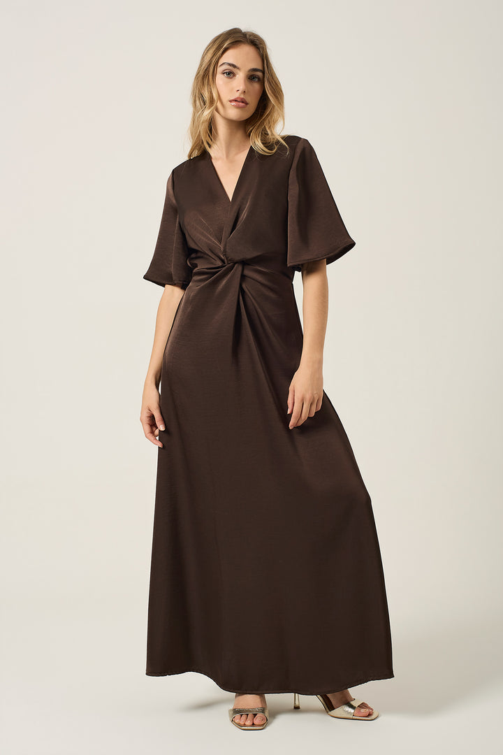 Abito lungo in satin con nodo davanti