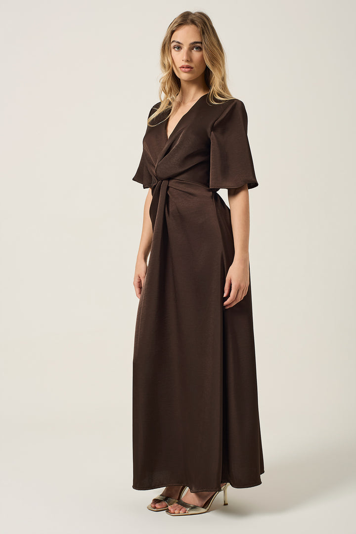 Abito lungo in satin con nodo davanti