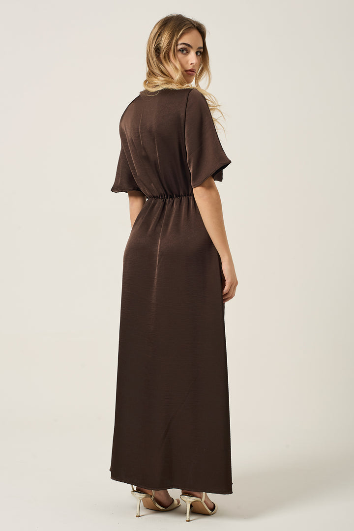 Abito lungo in satin con nodo davanti