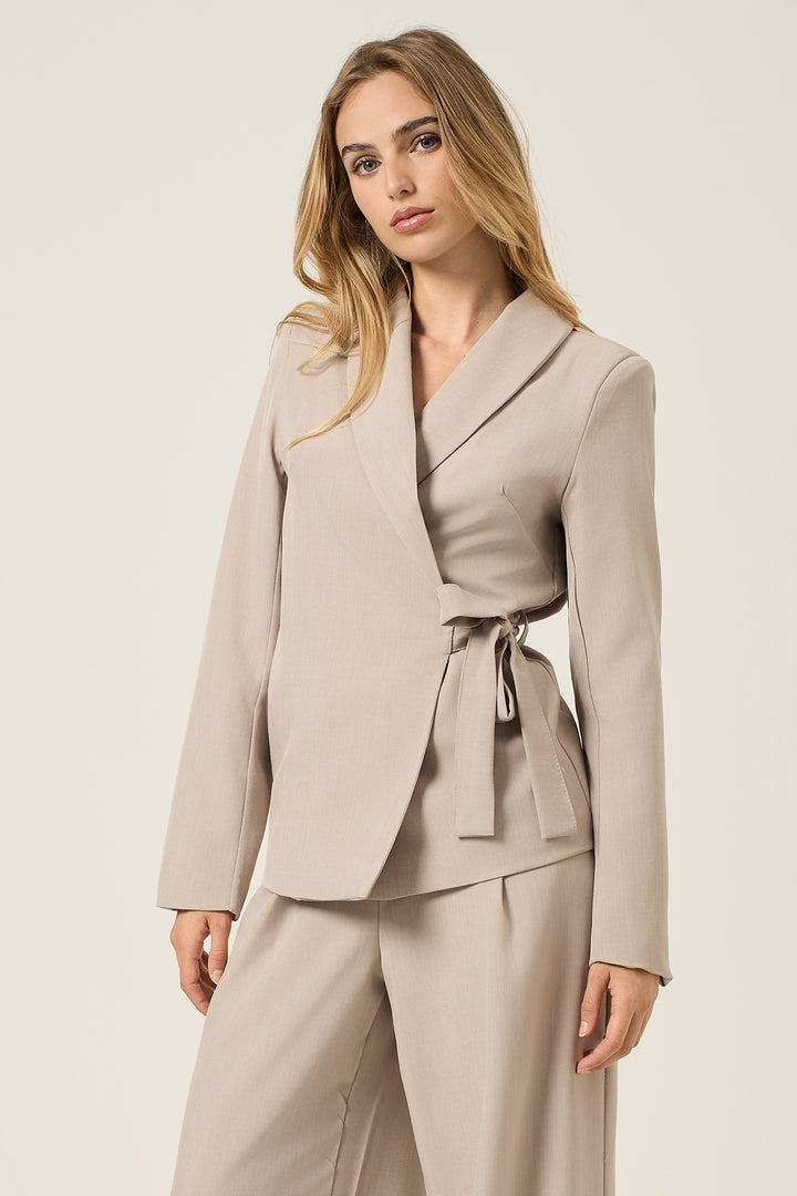 Blazer con chiusura a portafoglio con fiocco