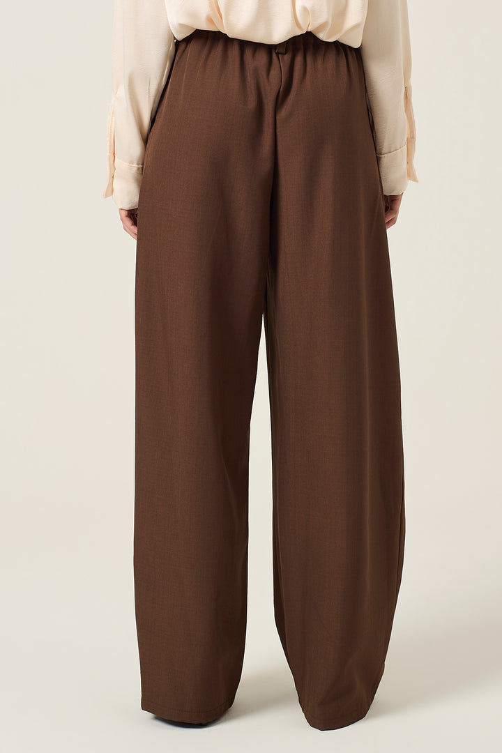 Pantalone con chiusura a portafoglio