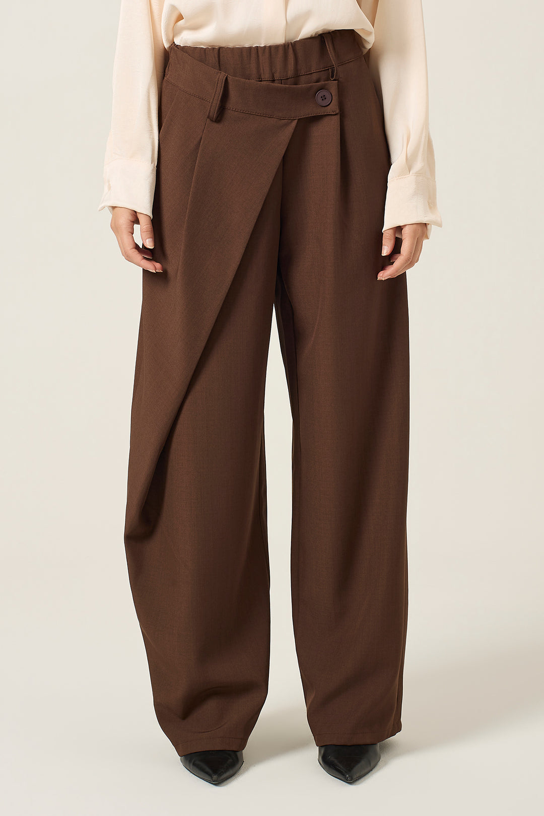 Pantalone con chiusura a portafoglio