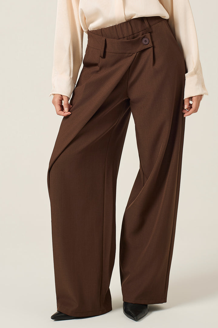 Pantalone con chiusura a portafoglio
