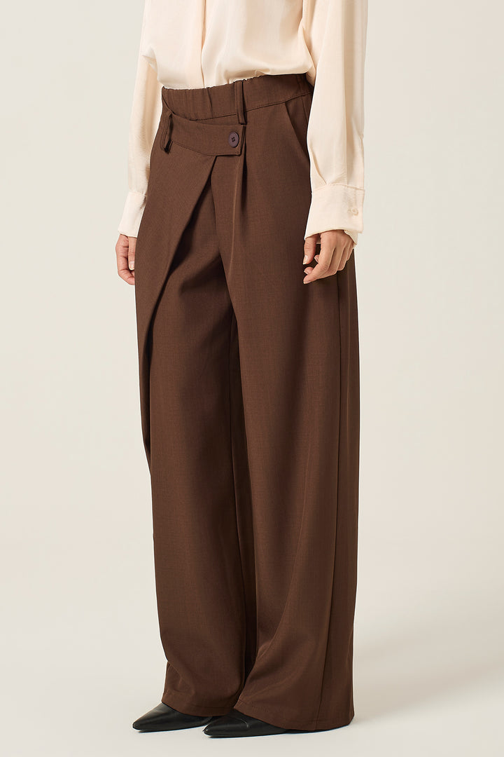 Pantalone con chiusura a portafoglio